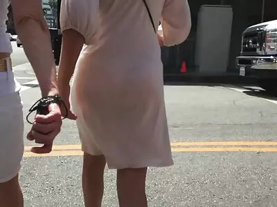 شہوانی ، شہوت انگیز گورے Nicolette Shea اور Brittany Andrews ایک نوجوان لڑکے کے ساتھ جنسی تعلق رکھتے ہیں۔