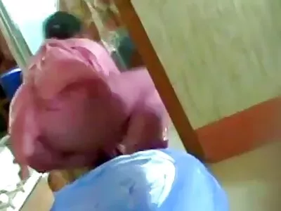 سیلز سلیڈی سوفی ڈی نے اپنی ویمیز کی پیشکش کی۔