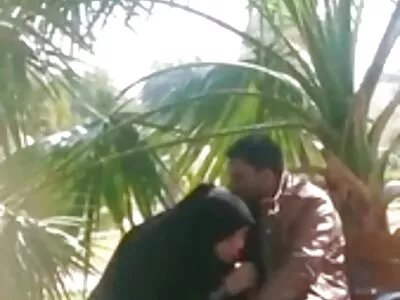 خوبصورت نظر آنے والی نرس کو ہارڈ ڈکس پسند ہیں۔