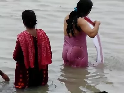 سنہرے بالوں والی ڈاہلیا، منظر 2