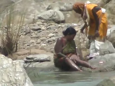 خوبصورت ماڈل اپنے فوٹوگرافر کو چود رہی ہے۔