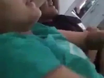 Nicolette Shea ہو جاتا ہے اس کی تنگ بلی چاٹا اور گہرائی سے fucked
