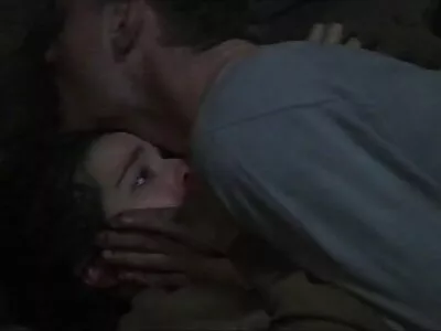 تین سینگ والے نوجوان ایک بہت بڑے لنڈ سے چود رہے ہیں۔