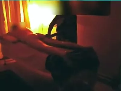 غیر ملکی brunette MJ تازہ فرش پر fucked ہو جاتا ہے