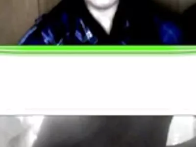 گندی سنہرے بالوں والی عورت اپنے BFF کے بیٹے کو چودتی ہے۔
