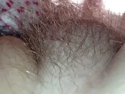 MILF جیسمین جے ایک خوبصورت جسم کے ساتھ ایک لڑکے کو پکڑتی ہے اور اسے چودتی ہے