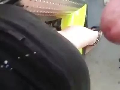 دیکھ بھال کرنے والا پڑوسی کٹانا کومبٹ ایک نئے پڑوسی سے ملنے اور جنسی تعلقات میں اس کی صلاحیتیں سیکھنے آتا ہے۔