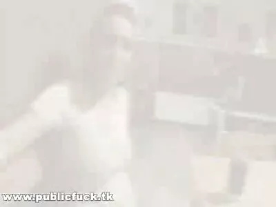 Slutty نینی Keiran کے مرگا کے ارد گرد اس کی بلی wraps
