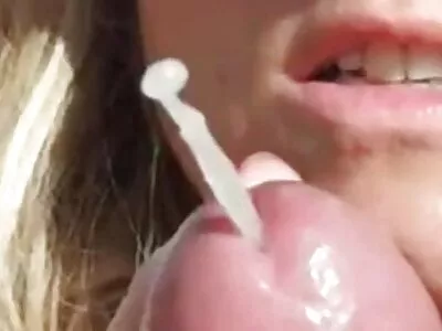 ٹیٹو شدہ brunette آرام دہ اور پرسکون جنسی پسند کرتا ہے
